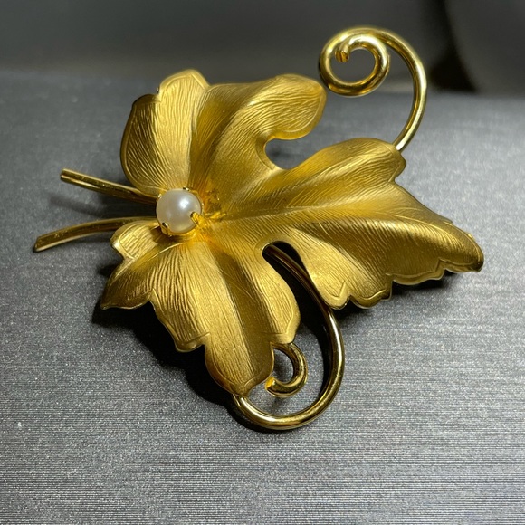 Charles Reis Co “CR CO” Textured Dimensional 12k Gf Leaf Brooch Vintage - Picture 3 of 10